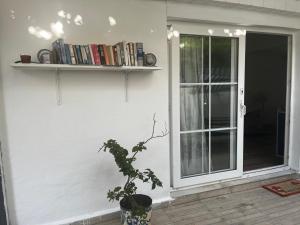 Perpustakaan di apartmen