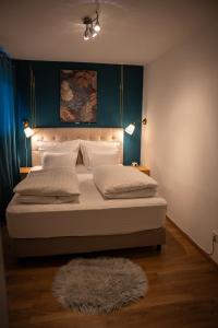 a bedroom with a bed with two lamps and a rug at Penthouse, Sonnenbalkon, Netflix in Saarbrücken