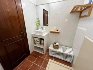 Et badeværelse på VillaMar - Praia da Areia Branca + 21 billeder