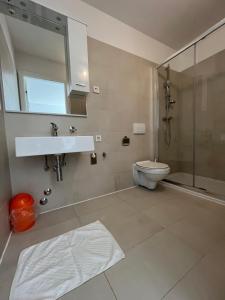 Et badeværelse på Isola Bella - Apartment B2