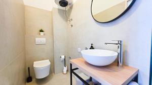Ένα μπάνιο στο Beachfront Apartment - Janice Beach Pakoštane - Adults Only +34 φωτογραφίες