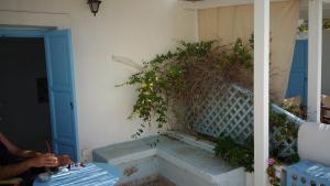 a bench on the side of a house at Asvestoti blue ciel light 2 in Pera Gyalos