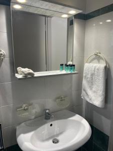 a bathroom with a sink and a mirror at Villa Diana in Nikiana