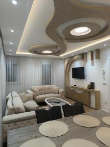 Μια τηλεόραση ή/και κέντρο ψυχαγωγίας στο Luxury apartments Sarajevo-free parking
