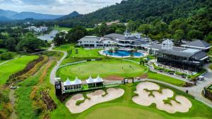 Nespecifikovaný výhled na hory nebo výhled na hory při pohledu z rezortu