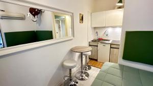 Una cocina o zona de cocina en Tiny Elephant Mini suite in Rome
