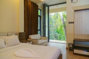 Un pat sau paturi într-o cameră la Balishira Resort Ltd. +57 fotografii