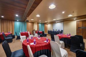 Χώρος καθιστικού στο Hotel Diamond Palace, Madiwala