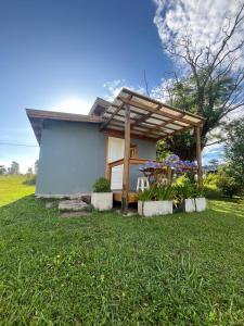 Κήπος έξω από το Tiny Canela