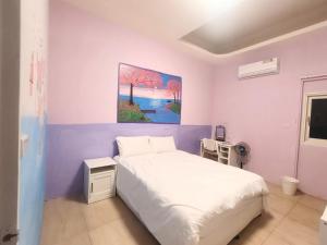מיטה או מיטות בחדר ב-Xinyuanbao Shangshi Homestay