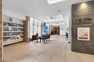 a lobby of a hospital with a waiting room at Vista Verde - A Temple Resort Family Treasure in Palm Cove +46 photos