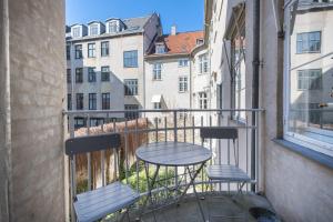 a balcony with a table and chairs and buildings at Centrally Located 3 Bedroom Apartment in Copenhagen