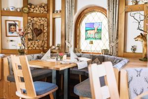 Posezení v ubytování Hotel Gasthaus Hirschen im Hochschwarzwald Todtnau nahe Feldberg