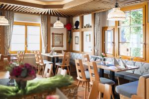 Restaurace v ubytování Hotel Gasthaus Hirschen im Hochschwarzwald Todtnau nahe Feldberg