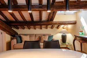 Posedenie v ubytovaní Luxury Apartment Pantheon
