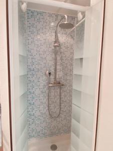 T3 Vue mer à couper le souffle的一间浴室