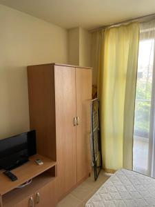 A television and/or entertainment centre at Julia Vigo Panorama apartments