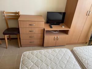 A television and/or entertainment centre at Julia Vigo Panorama apartments