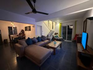 Istumisnurk majutusasutuses Les Fleurs Du Tamarin Beachfront Residences +23 fotot