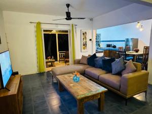 Istumisnurk majutusasutuses Les Fleurs Du Tamarin Beachfront Residences