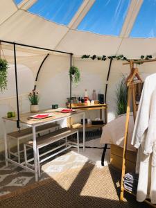 Posezení v ubytování Luxe Glamping Moonlight + 37 fotografií