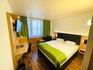 Postel nebo postele na pokoji v ubytování ARVENA Messe Hotel