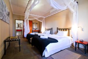 En eller flere senge i et værelse på Auob Country Lodge + 42 billeder