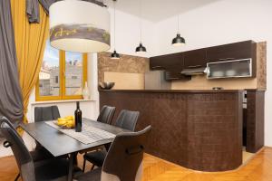 Kuchyň nebo kuchyňský kout v ubytování Artistic luxury flat with Colosseum view