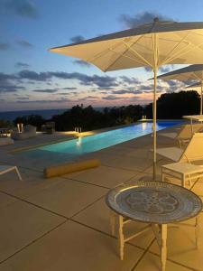 Bazén v ubytování Luxury - Trullo dei Silvi 2 by Salento Prime nebo v jeho okolí