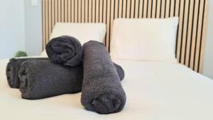 Ένα ή περισσότερα κρεβάτια σε δωμάτιο στο Studio Cosy et Élégant avec place privée