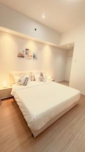 Ένα ή περισσότερα κρεβάτια σε δωμάτιο στο JL Homez Bay Suites