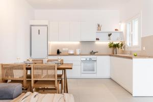 Η κουζίνα ή μικρή κουζίνα στο Roos Villas Naxos