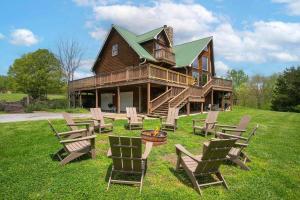 Zahrada ubytování Secluded 18-Acres with Pool Hot Tub Pool Table