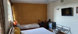 TV a/nebo společenská místnost v ubytování Kenya Comfort Hotel