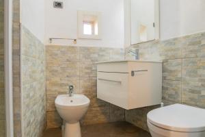 a bathroom with a toilet and a sink at Casa Di Dea in Porto Azzurro