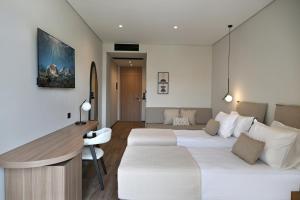 Postel nebo postele na pokoji v ubytování Asters Hotel