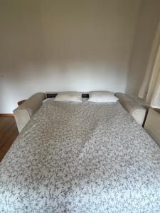 Krevet ili kreveti u jedinici u okviru objekta Grand appartement calme avec vue, balcon et parking couvert