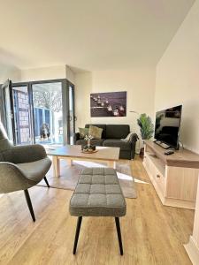 a living room with a couch and a table at Wohlbefinden pur No 15 - Aurora Vista - ABC581 - nur Ferien in Hohen Wieschendorf
