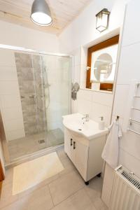 A bathroom at Vidéki Porta