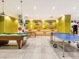 Livensa Living Studios San Sebastián的游戏室