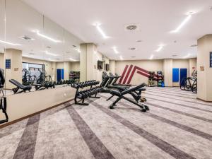 Livensa Living Studios San Sebastián的健身中心和/或健身设施