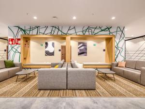 Livensa Living Studios San Sebastián的休息区