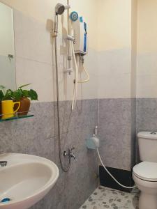 a shower in a bathroom with a toilet and a sink at Sông Suối homestay 2 in Quy Nhon +36 photos