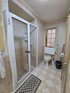Vannituba majutusasutuses Charming rustic getaway in Xaghra, Gozo.