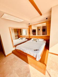 Φωτογραφία από το άλμπουμ του The May Five - Adults only σε Seferihisar