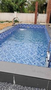 Swimmingpoolen hos eller tæt på Anggun Homestay