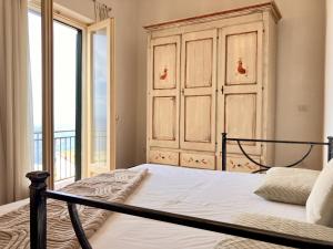 Ένα ή περισσότερα κρεβάτια σε δωμάτιο στο Grande appartamento con terrazza panoramica a 500mt dal mare