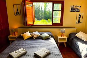 Giường trong phòng chung tại Posada Haura Chacras