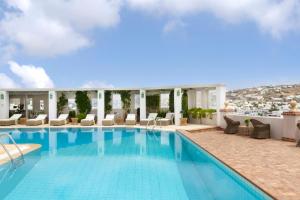 A piscina localizada em Dorion Hotel ou nos arredores