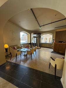 Posezení v ubytování Crystal Plaza Hotel